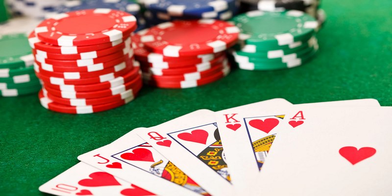Game poker phổ biến qua từng vòng như nhận bài, vòng flop, the turn, the river